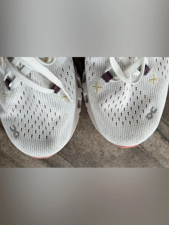 CLOUD X 4 - WOMENS 8.5 ivory sand color gently used - Picture 4 of 11